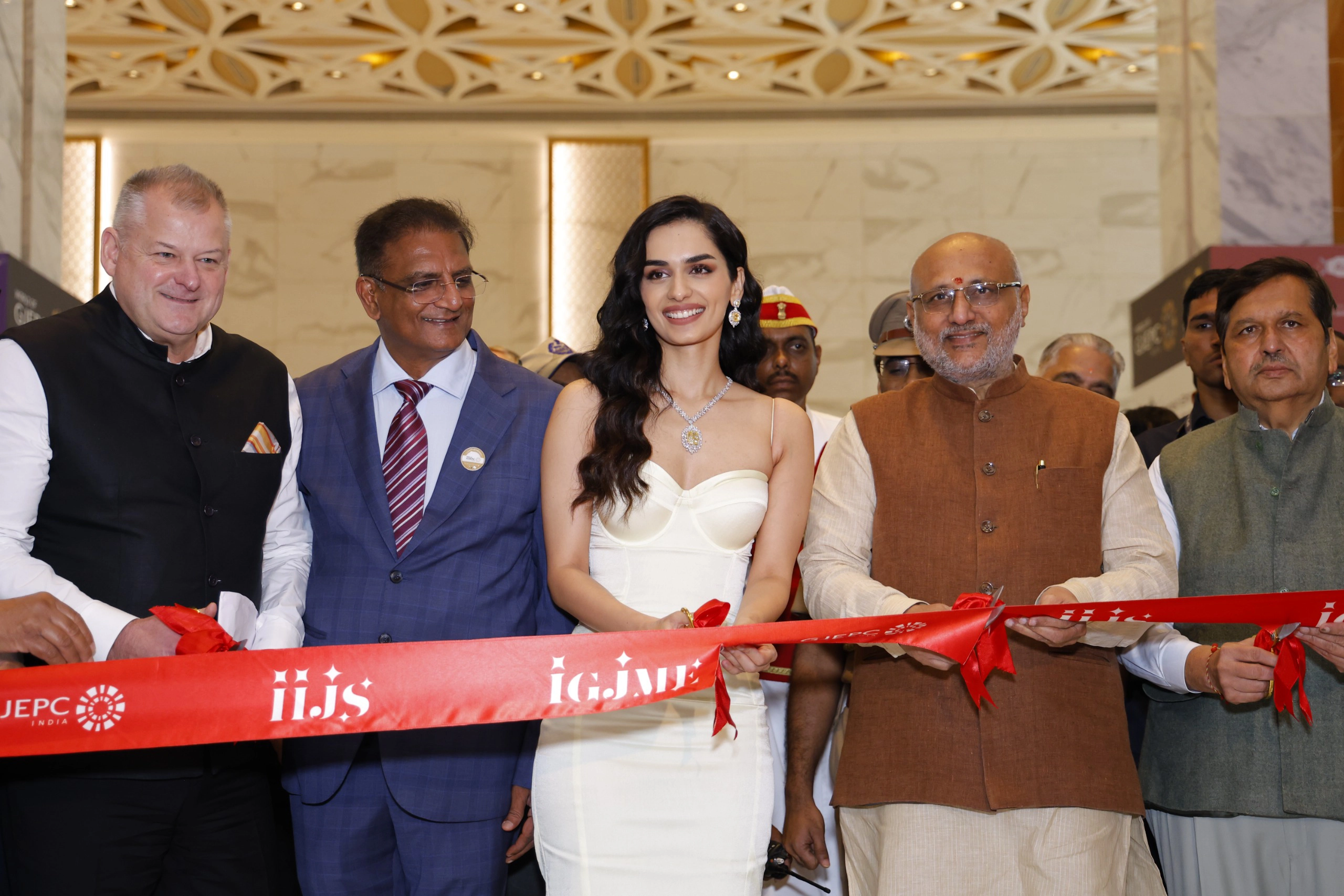 Maharashtra’s Governor Shri C. P. Radhakrishnan, State Minister Shri Mangal Prabhat Lodha & Manushi Chhillar inaugurate GJEPC’s India International Jewellery Show (IIJS) Premiere 2024