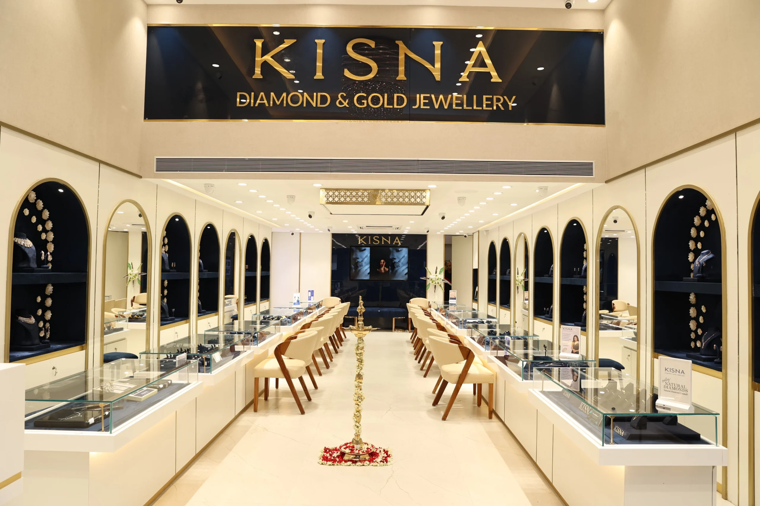 KISNA Diamond and Gold Jewellery Forays into Madhya Pradesh, Launches 1st Exclusive Showroom in Indore, marking 32nd Showroom in India