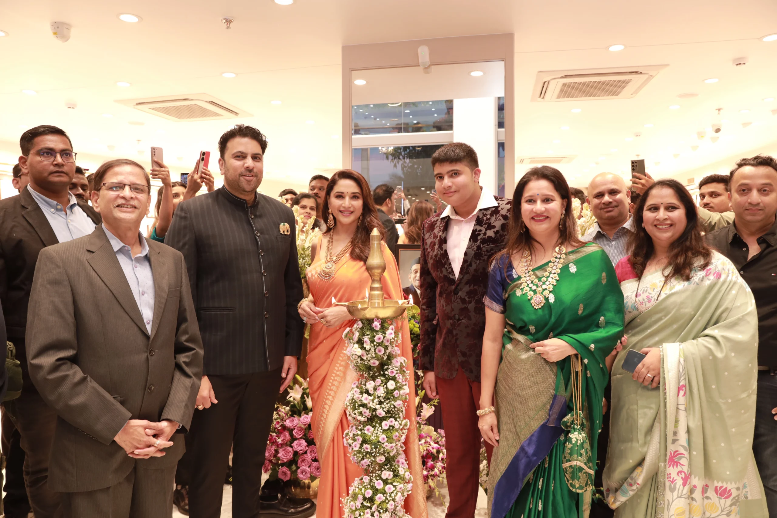 PNG Jewellers Expands to Nashik: Madhuri Dixit Inaugurates Stunning New Store with Exclusive Navratri Offers 