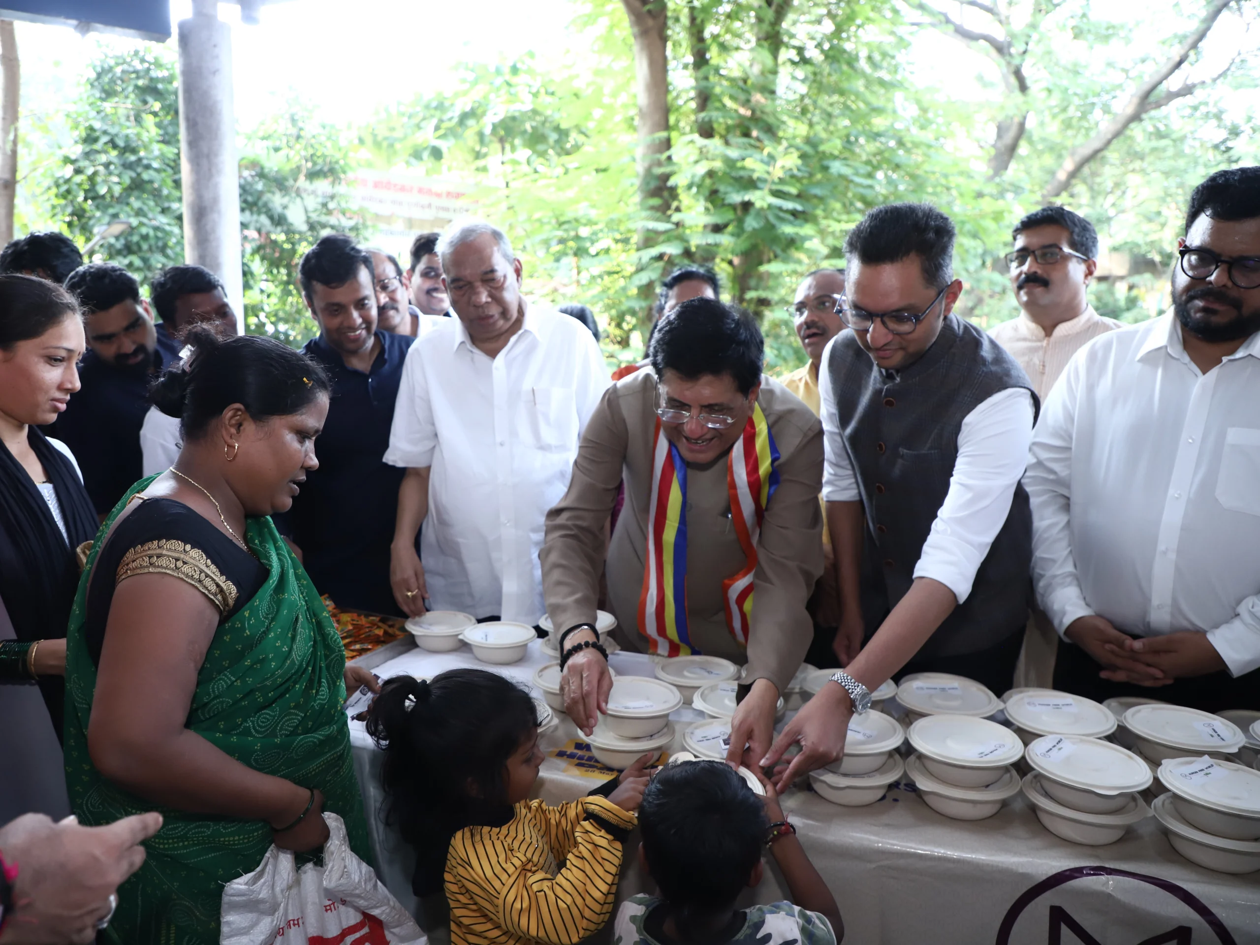 Honourable Minister Shri Piyush Goyal inaugurates Malabar Group’s food distribution initiative at Shatabdi Hospital, Kandivali Malabar Group expands its ‘Hunger-Free World’ initiative