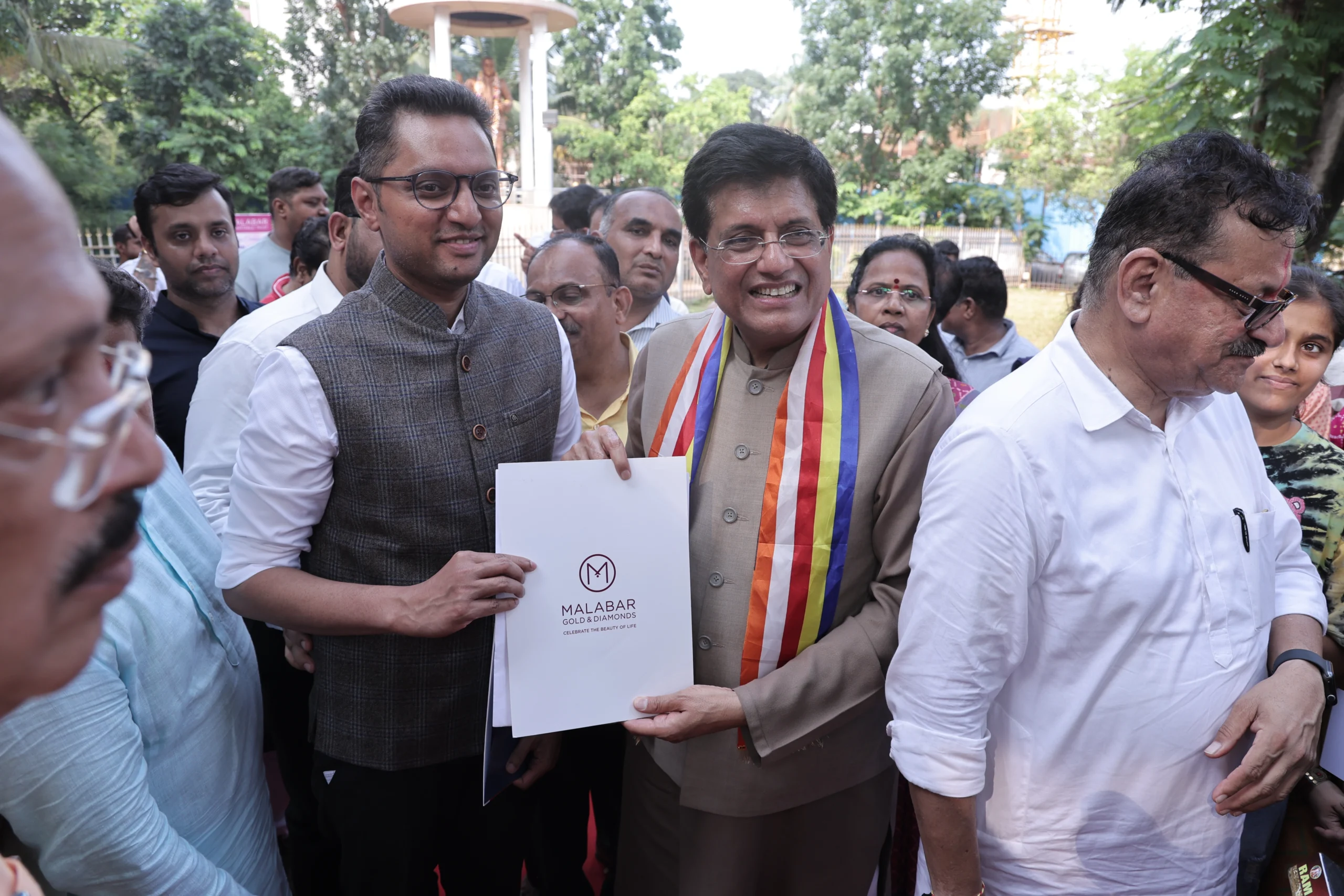 Honourable Minister Shri Piyush Goyal inaugurates Malabar Group’s food distribution initiative at Shatabdi Hospital, Kandivali Malabar Group expands its ‘Hunger-Free World’ initiative