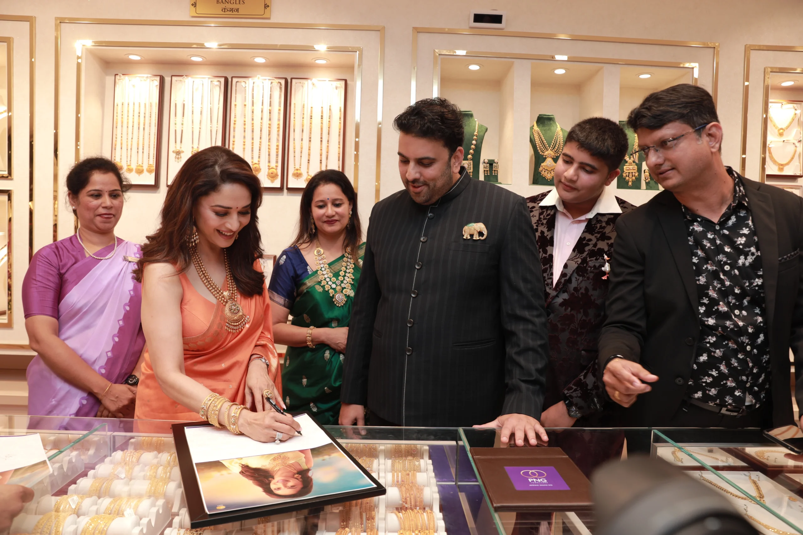 PNG Jewellers Expands to Nashik: Madhuri Dixit Inaugurates Stunning New Store with Exclusive Navratri Offers 